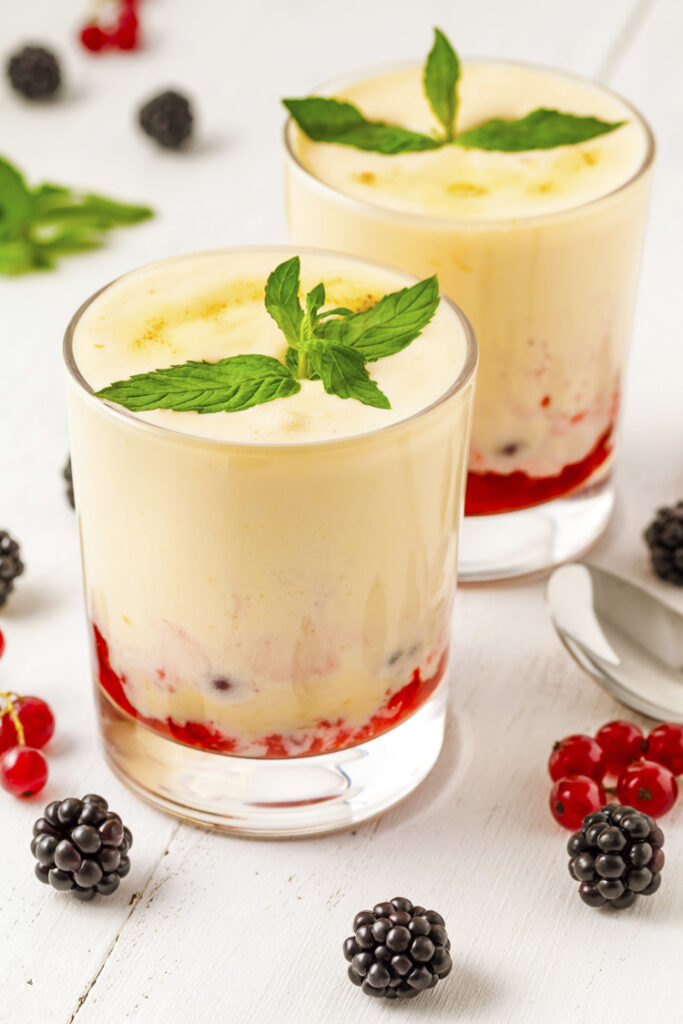 Zabaione con frutos rojos, un postre típicamente italiano