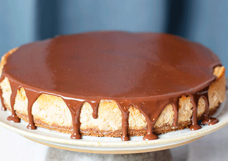 Receta de tarta de queso vegana con salsa de chocolate