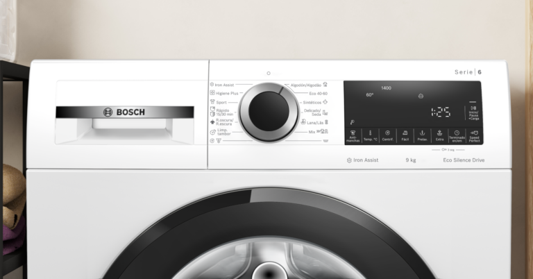 Mandos y display de una lavadora Bosch Serie 6 en primer plano